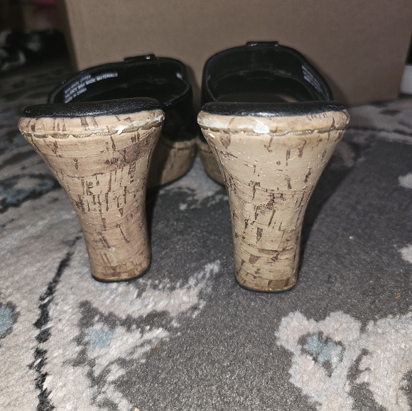 BOC Born Concepts Black Platform Wedge Cork Heel Open Toe Sandals Sz 6 - Picture 3 of 10